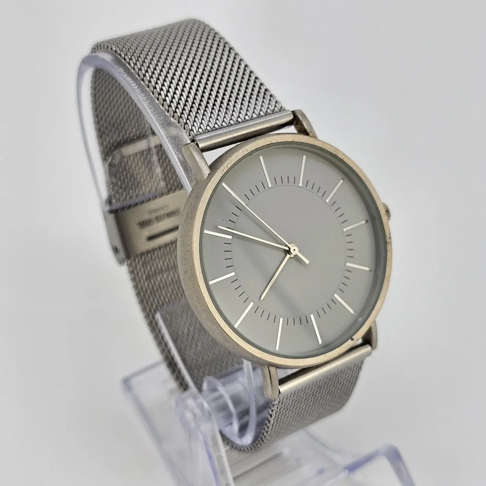 Men's Analog‎ Watch 40MM Gray Dial Gray Mesh Bands New Battery